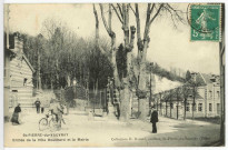 Saint-Pierre-du-Vauvray. Entrée de la Villa Bouchard et la Mairie.