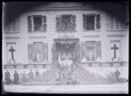 Perron du château d'Orgeville (Eure) aménagé en autel.