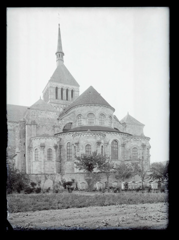 Abside et ruches de l'église Saint-Benoit de Saint-Benoit-sur-Loire (Loiret).