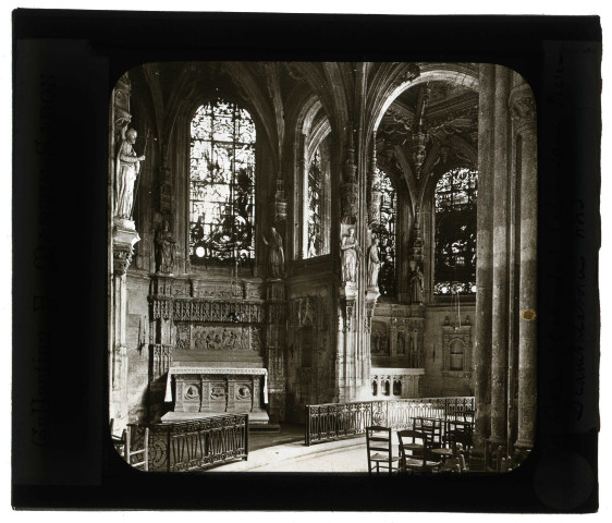 Église Saint-Pierre de Caen (Calvados), déambulatoire côté nord.