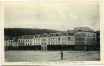 Andelys (Les). Le Grand Andelys - Place Nicolas Poussin.
