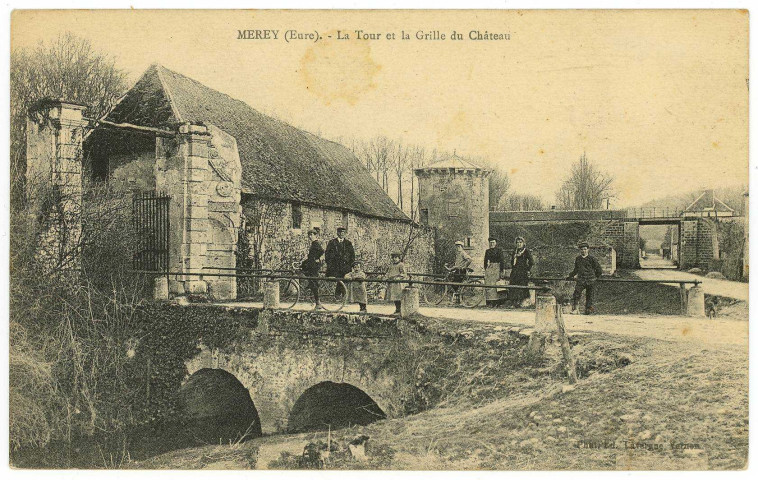 Merey. La Tour et la Grille du Château.