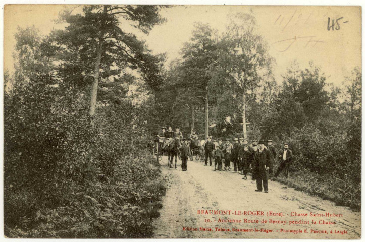 Beaumont-le-Roger. Chasse St-Hubert-Ancienne Route de Bernay pendant la Chasse.
