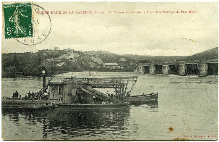 Saint-Pierre-la-Garenne. Notre-Dame-de-la-Garenne (Eure). - La Drague et vue sur la Tour et le Barrage de Port-Mort.