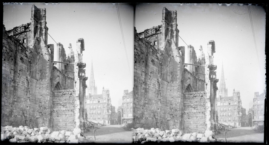 Cathédrale Notre-Dame de Rouen (Seine-Maritime), endommagée par les bombardements de la seconde guerre mondiale.