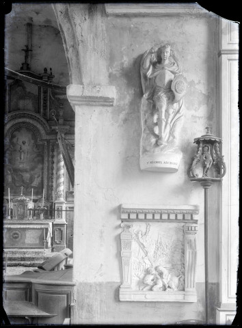 Statue de l'archange Saint-Michel de l'église de Dampsmesnil (Eure).