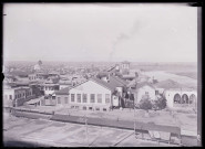 Vue générale d'Adana au bord du Seyhan (Turquie) (notice PA).