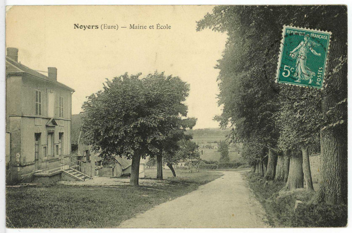 Noyers. Mairie et Ecole.