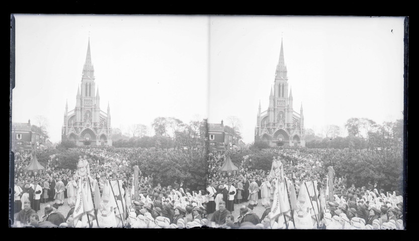 Procession de la Vierge au Monument de Jeanne d'Arc et à la basilique Notre-Dame de Bonsecours (Seine-Maritime).