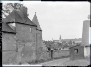 Vue éloignée sur l'ensemble de l'abbaye de Saint-Martin-de-Boscherville (Seine-Maritime).