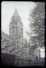 Église et tour clocher.