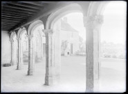 Cour intérieure vue de la galerie du manoir d'Ango de Varengeville-sur-Mer (Seine-Maritime).