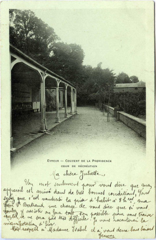 Evreux-Ville. Couvent de la Providence - Cour de Récréation.