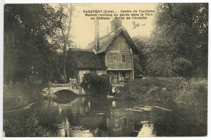 Radepont. Centre de Tourisme - Maison Rustique du garde dans le Parc du Château - Bords de l'Andelle.