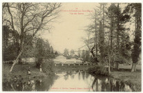Condé-sur-Iton. Château de Condé-sur-Iton. Vue des Serres.