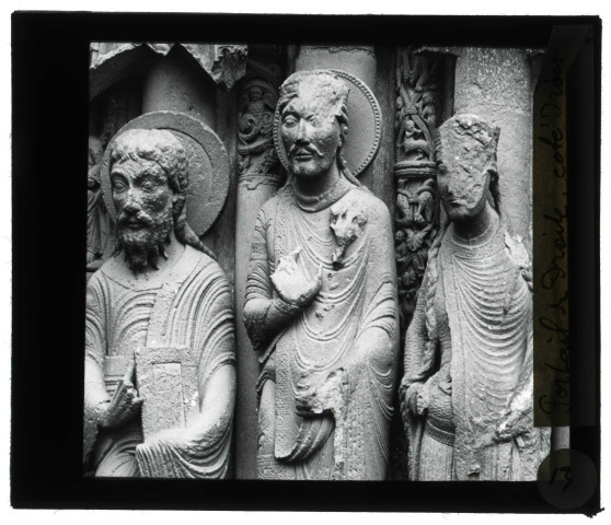 Cathédrale Notre-Dame de Chartres (Eure-et-Loir), portail royal, porte droite, ébrasement droit, deux rois et une reine.