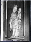 Statue de Vierge à l'enfant en calcaire polychrome, du retable latéral Nord de l'église Saint-Sigismond de Nojeon-en-Vexin (Eure, France).