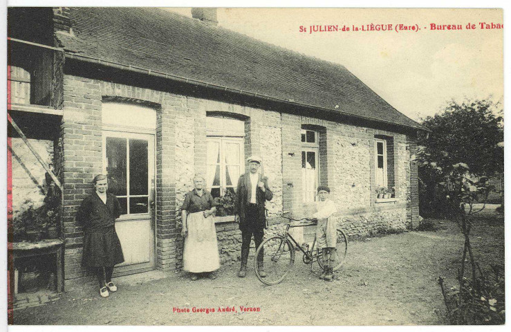 Saint-Julien-de-la-Liègue. Bureau de Tabac.