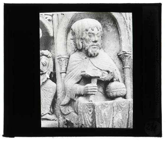 Cathédrale Notre-Dame de Chartres (Eure-et-Loir), portail royal, porte gauche, voussure, détail "Janvier".