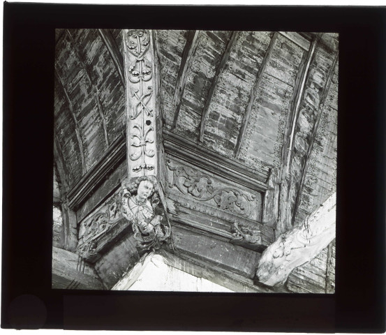 Sculpture des boiseries des voûtes de l'église de Puchay (Eure).