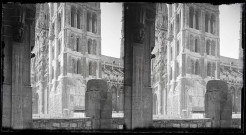 Cathédrale Notre-Dame de Rouen (Seine-Maritime), endommagée par les bombardements de la seconde guerre mondiale.