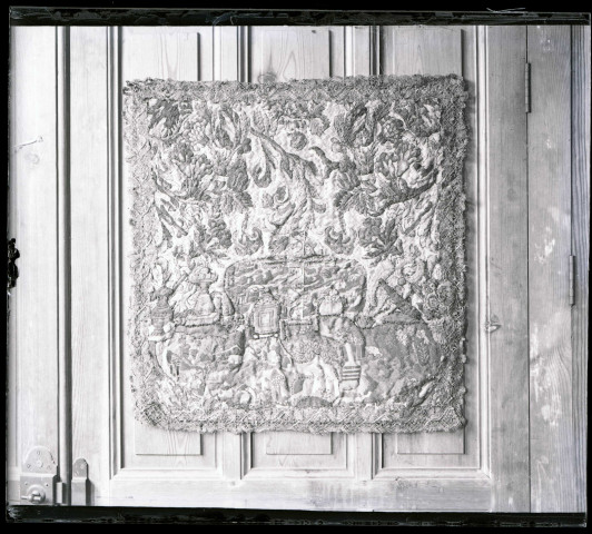 Pièce brodée représentant une scène biblique, dans l'église Saint-Martin de Bézu-la-Forêt (Eure, France).