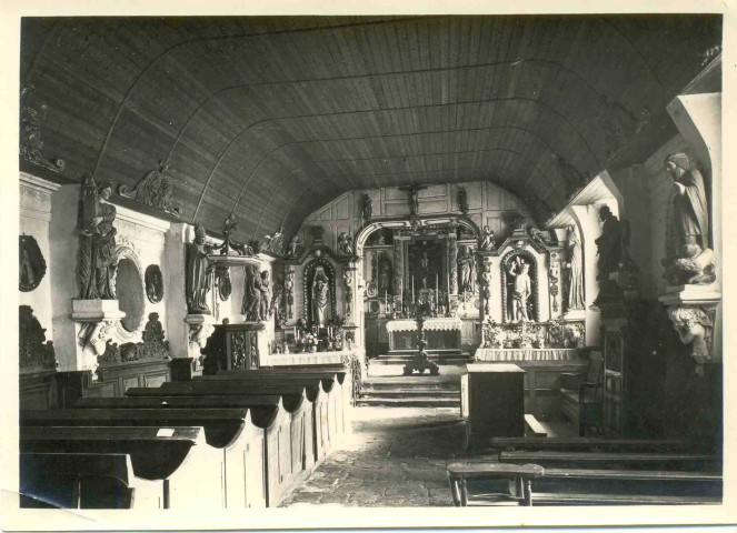Vue intérieure de l'église Saint-André d'Authouillet, à Autheuil-Authouillet (Eure, France)