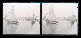 Bateaux de pêche, équipages et promeneurs au port de Trouville-sur-Mer (Calvados).