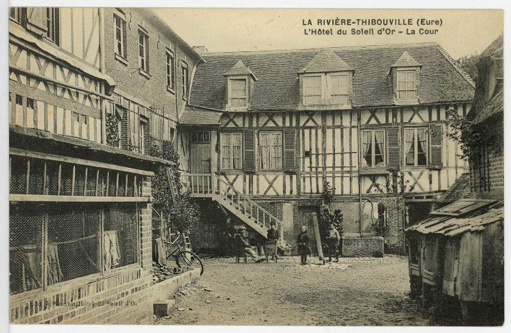 Fontaine-la-Soret. La Rivière Thibouville Hôtel du Soleil d'Or - La Cour.