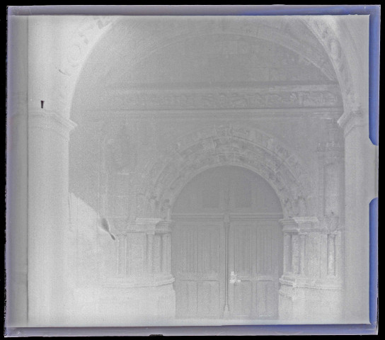 Portail de la salle capitulaire du Grand-Moûtier de l'ancienne abbaye royale de Fontevrault à Fontevraud-l'Abbaye (Maine-et-Loire).