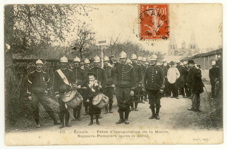 Ecouis. Fêtes d'inauguration de la Mairie-Sapeurs Pompiers après le défilé.