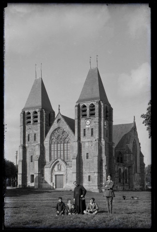 Façade de l'église Notre-Dame d'Écouis (Eure).