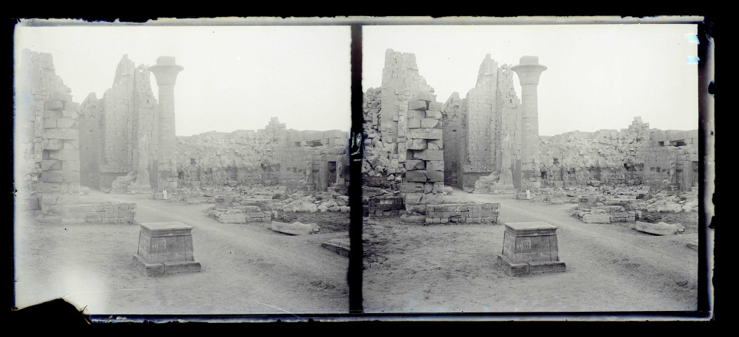 Colonne du kiosque de Taharqa à Karnak (Égypte).