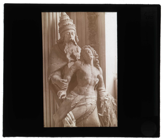 Église de Brétigny (Eure), groupe sculpté "Dieu le Père soutenant le Christ".