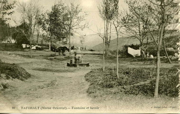 TAFORALT (Maroc Oriental). - Fontaine et lavoir