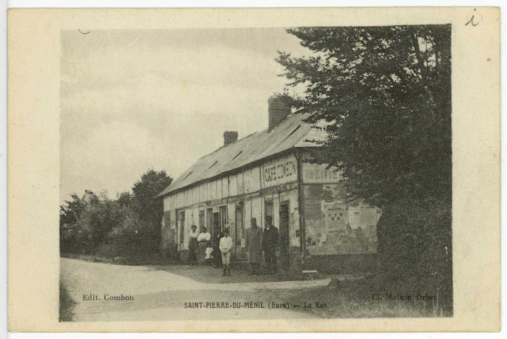 Saint-Pierre-du-Mesnil. La rue.