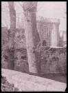 Porte Guillaume, au loin la cathédrale de Chartres (Eure-et-Loir).