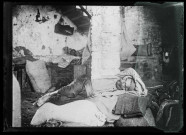 Hommes au repos dans son échoppe.