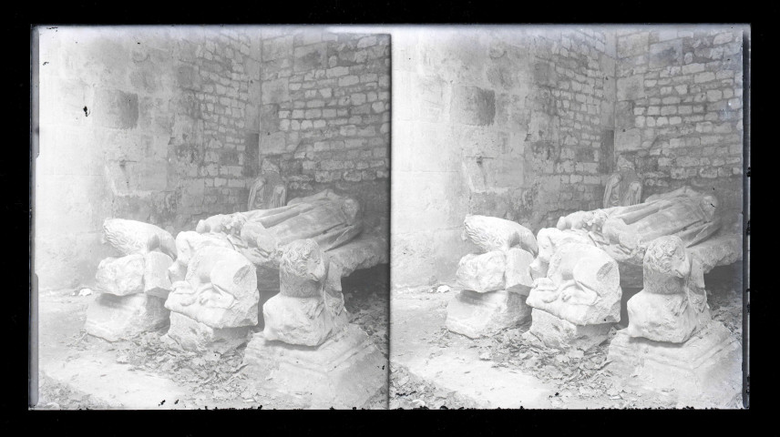 Ruines d'un édifice religieux.