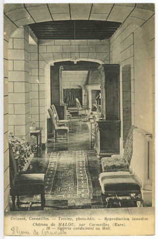 Saint-Pierre-de-Cormeilles. Château de Malou, par Cormeilles - Galerie conduisant au Hall.