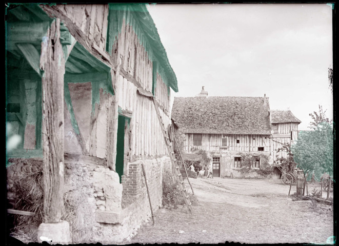 Ferme manoir de la route du Nord à Elbeuf (Seine-Maritime) vers Pont-de-L'Arche (Eure).