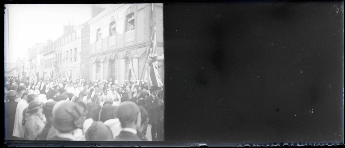 Procession en l'honneur de la béatification de Sainte-Thérèse de Lisieux à Lisieux (Calvados).