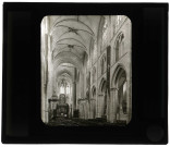 Église abbatiale Notre-Dame de l'abbaye de Saint-Pierre-sur-Dives (Calvados), nef et chœur.