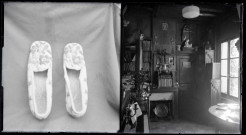 Paire de chaussons brodés. Salon avec piano, probablement du presbytère de Rosay-sur-Lieure (Eure).