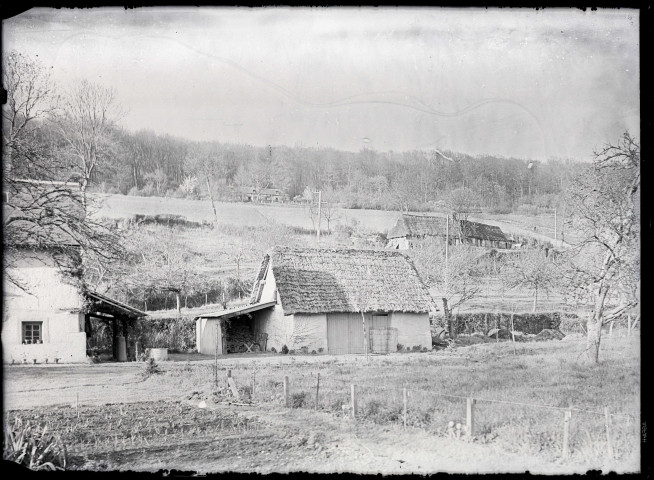 Campagne et chaumières normandes de Rosay-sur-Lieure (Eure).