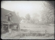Chaumière et grange normandes des environs de Ménesqueville (Eure).