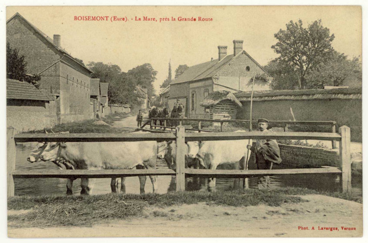 Boisemont. La Mare près de la Grande Route.