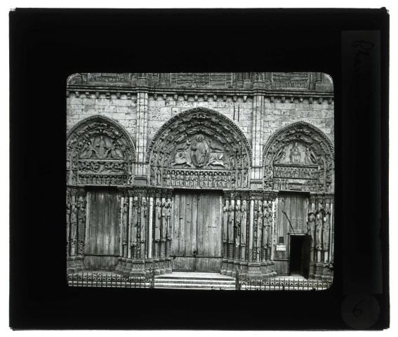Cathédrale Notre-Dame de Chartres (Eure-et-Loir), portail royal, vue générale.