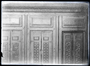 Détails d'huisseries et de ferronneries ornementées.