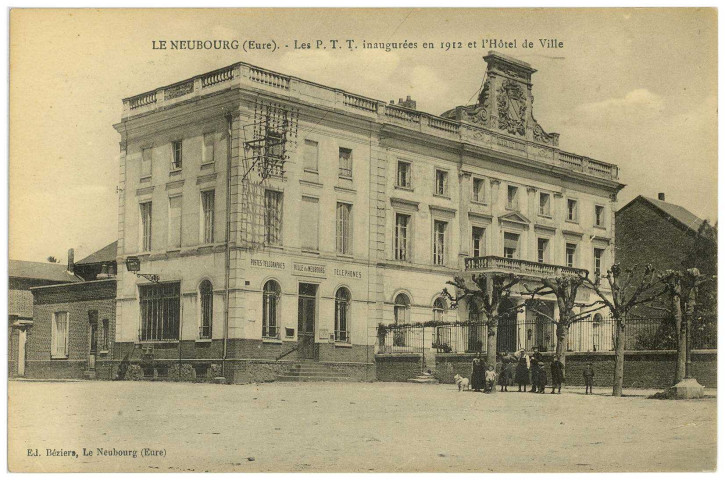 Neubourg (Le). Les P.T.T. Inaugurées en 1912 et Hôtel de Ville.